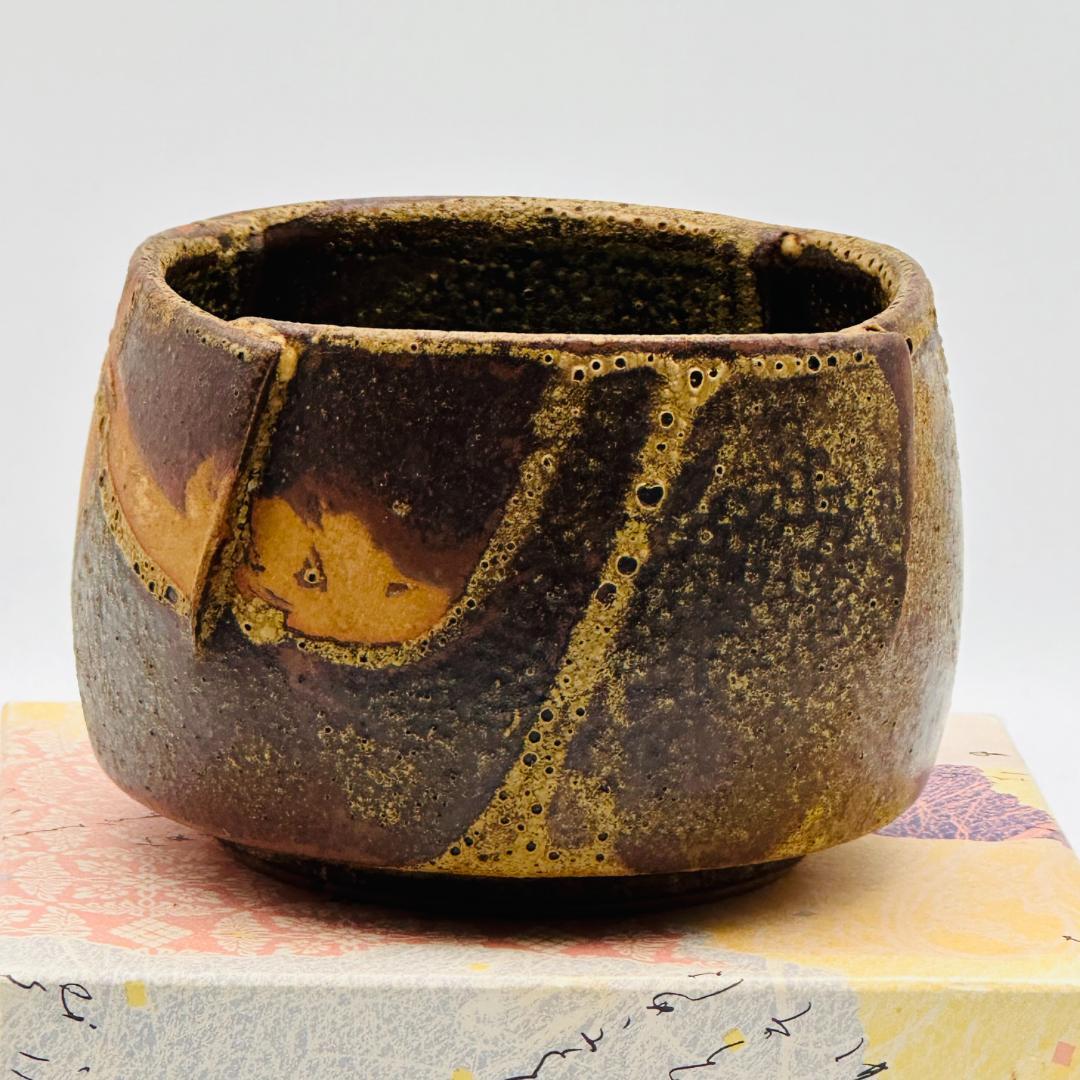 T京焼　茶道具　茶器　切合せ茶碗　座り招き寅(白)