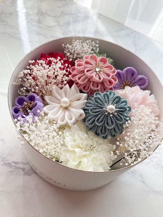 和装髪飾り　つまみ細工髪飾り　赤　白　成人式　卒業式　袴　七五三