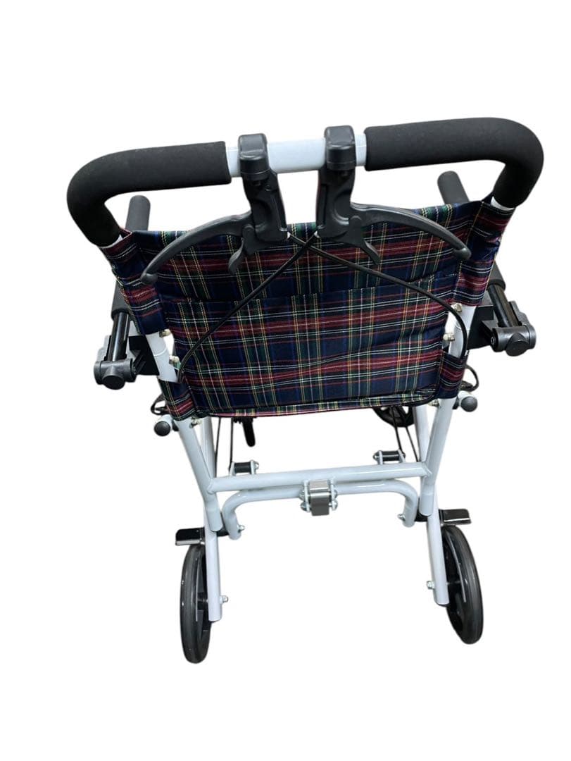 美品 RAKU 車椅子 介助型 自立できる ノーパンクタイヤ