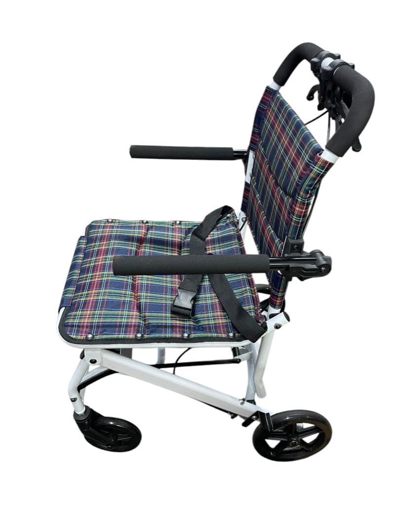 美品 RAKU 車椅子 介助型 自立できる ノーパンクタイヤ