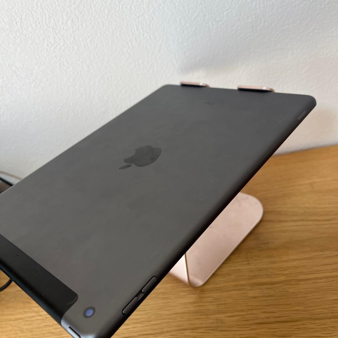 バッテリー99%新品同様！iPad 8世代 32G Cellularモデル