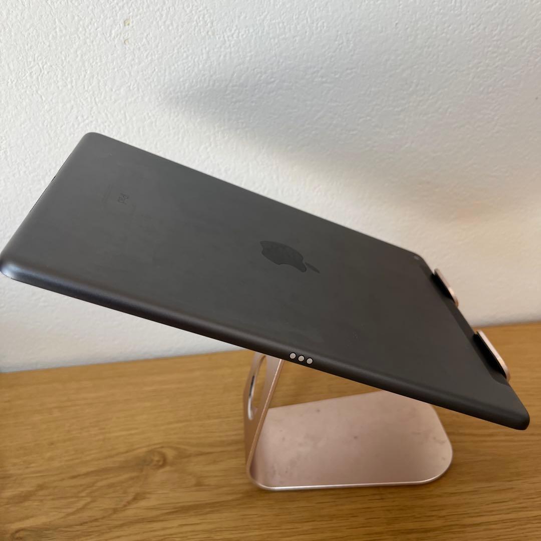 バッテリー99%新品同様！iPad 8世代 32G Cellularモデル