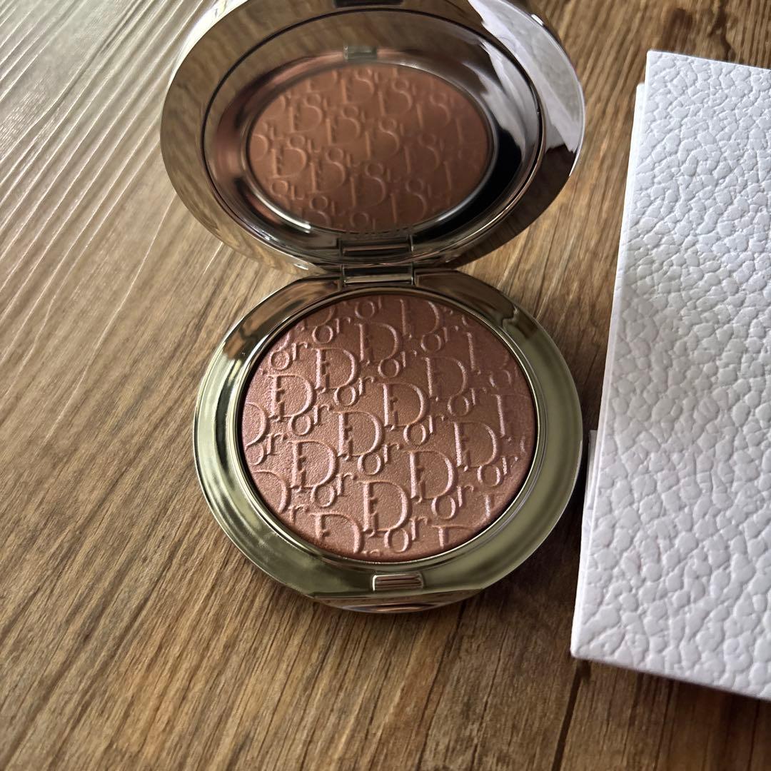 ディオールスキンフォーエヴァーグロウルミナイザー831シュガーケイン