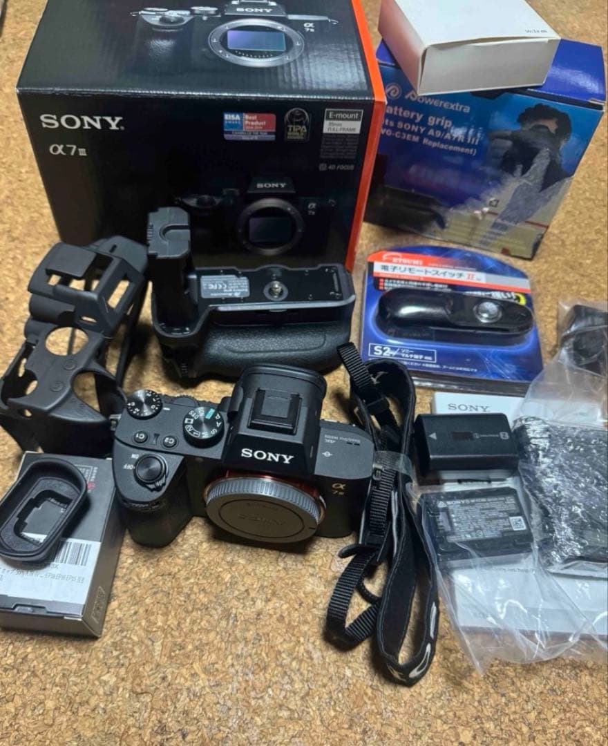 送料込み美品旅行やアウトドアキャンプSONYILCE-7M3α7III付属品