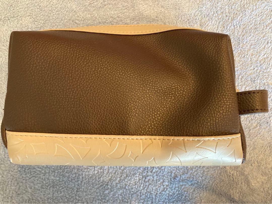 【新品未開封】エミレーツファーストクラBVLGARI ポーチ