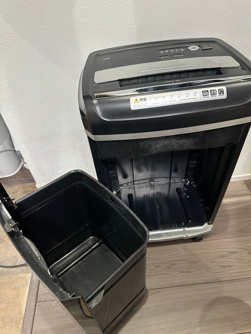 家庭用シュレッダー 取り外し可能ゴミ箱付き