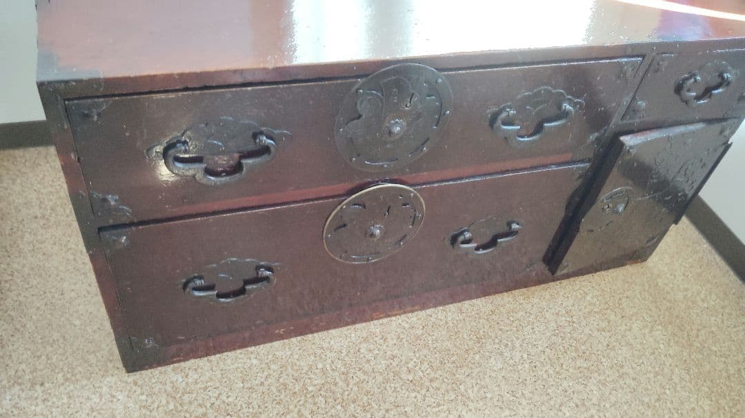 １００年前の伝統的な和風木製箪笥 5引き出し