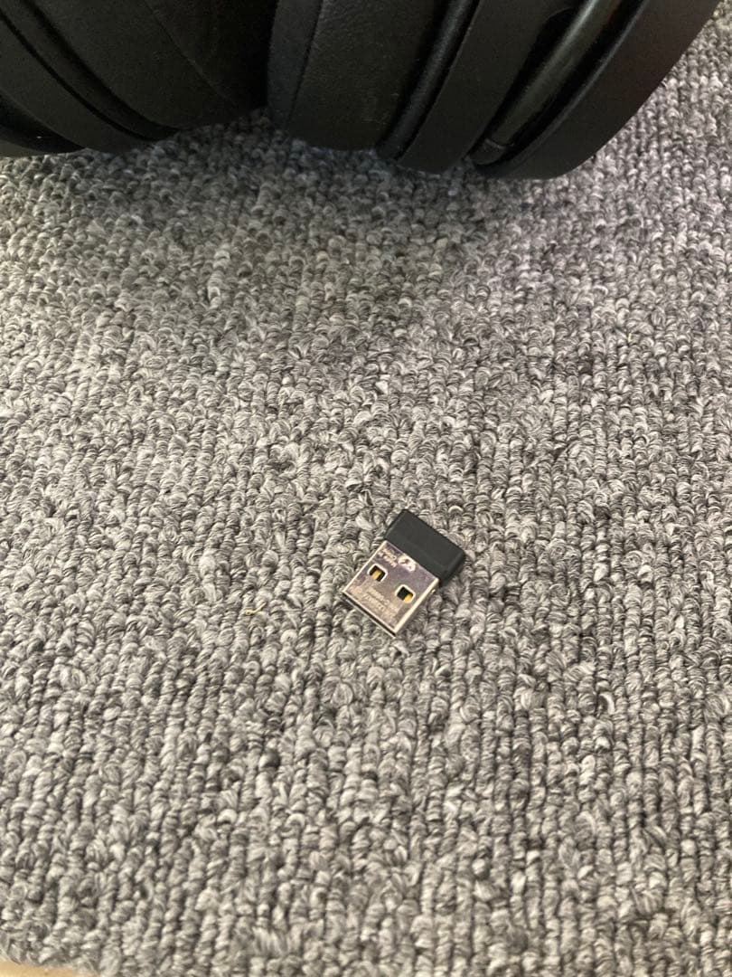 ヘッドホン Razer / Nari Essential