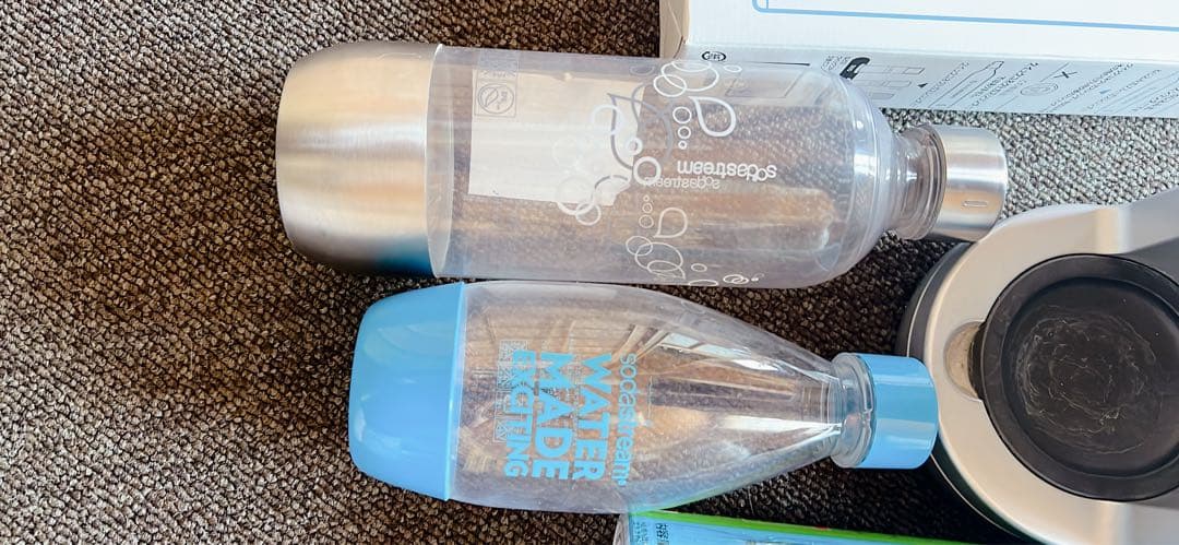 SodaStream Fizz 本体＋ボトル2本＋ガス2本充填済み付属品充実