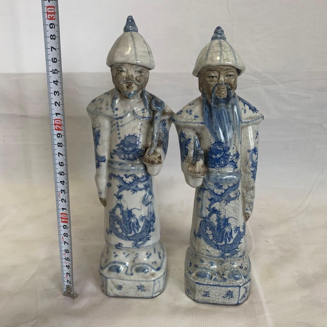 中国清時代　雍正青花人物置物2点　高さ30.2/29㎝